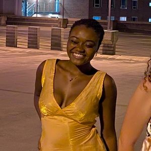 Meet your Posher, Chloe